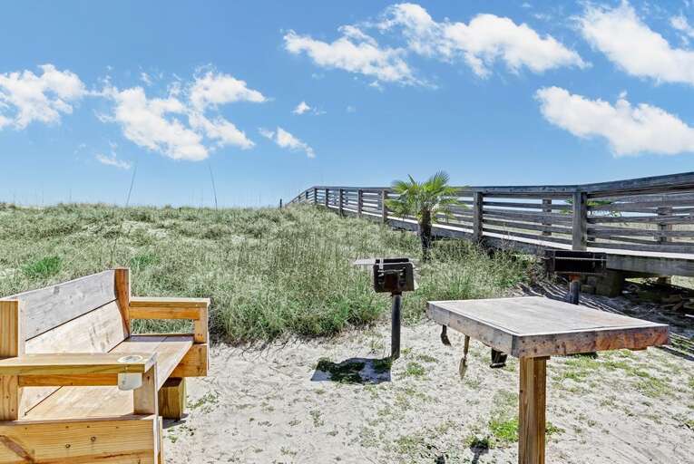 GRILLING AREA AT COMPLEX