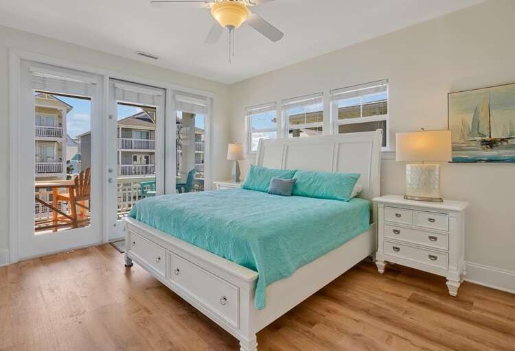 KING MAIN BEDROOM 1ST FLOOR (BR4)