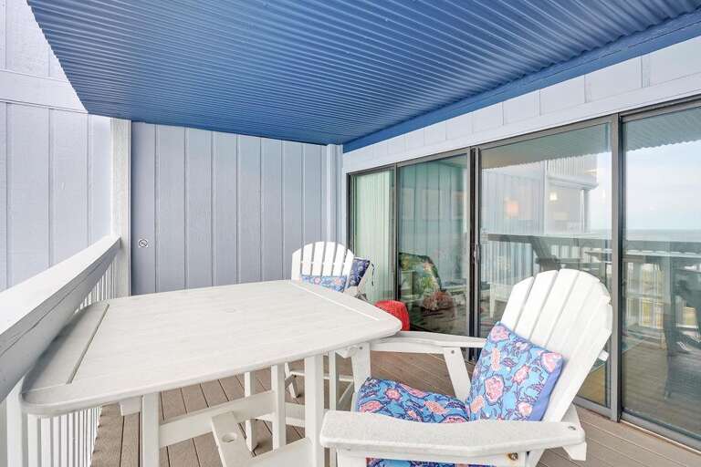 COVERED DECK WITH SEATING  COVERED DECK WITH SEATING