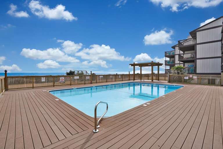 LARGE OCEANFRONT POOL (SEASONAL)