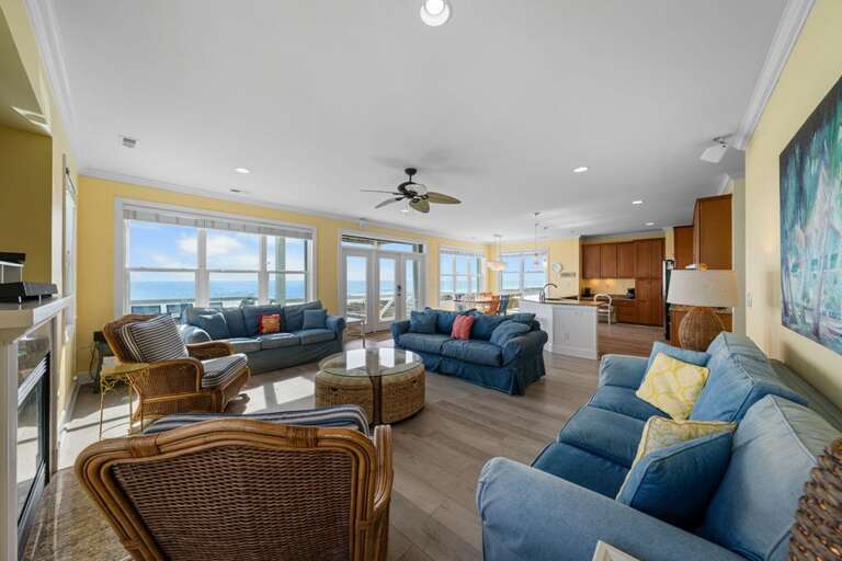 OCEANFRONT LIVING SPACE VIEW 2 OCEANFRONT LIVING SPACE VIEW 2