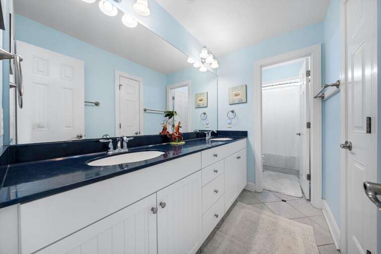 HALL BATHROOM TUB SHOWER COMBO -1ST LEVEL HALL BATHROOM TUB SHOWER COMBO -1ST LEVEL