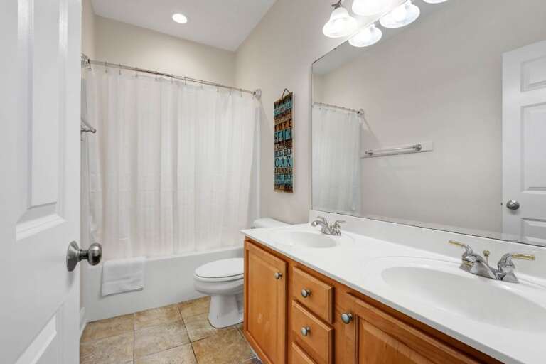 SHARED BATHROOM SHARED BATHROOM