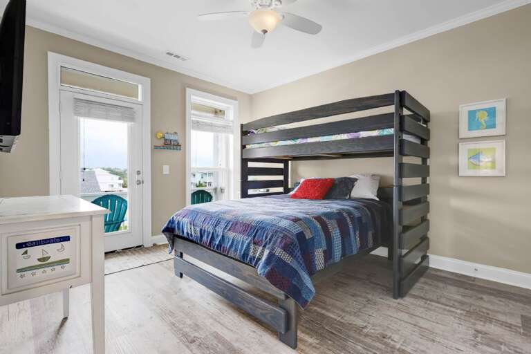 TWIN XL OVER QUEEN BUNK ROOM STREET SIDE  TWIN XL OVER QUEEN BUNK ROOM STREET SIDE