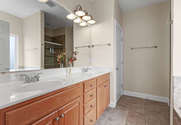 MASTER ENSUITE MASTER ENSUITE