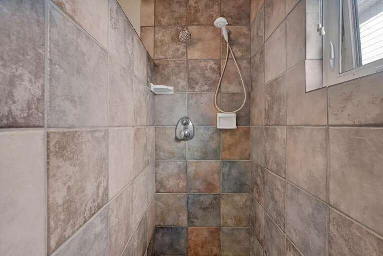 1ST FLOOR MAIN BATHROOM WALK IN SHOWER