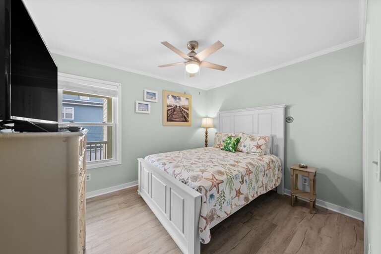 QUEEN BEDROOM VIEW 1