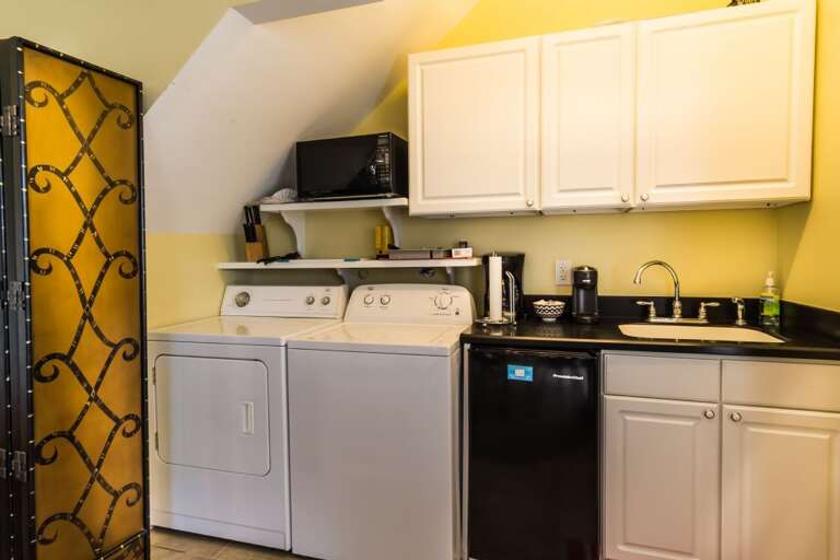 MASTER SUITE- EFFICIENCY KITCHEN