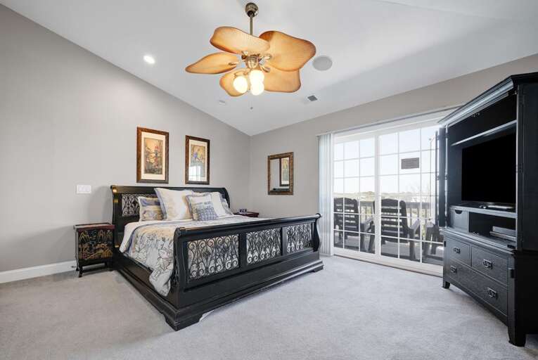 PENTHOUSE -MASTER SUITE WITH  BALCONY ACESS