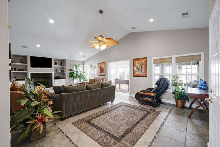 PENTHOUSE -LIVING ROOM FROM KITCHEN