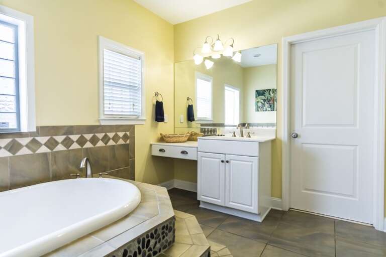 MASTER SUITE- BATH #1