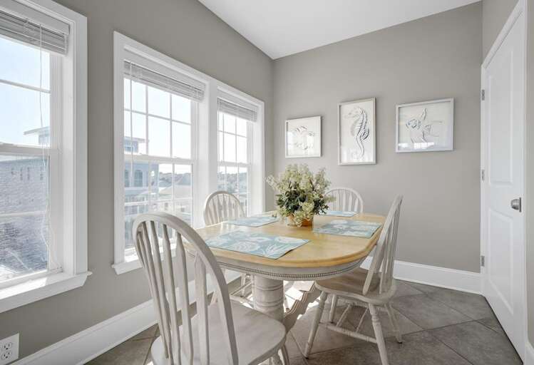 CHEERFUL DINING IN SUN ROOM CHEERFUL DINING IN SUN ROOM