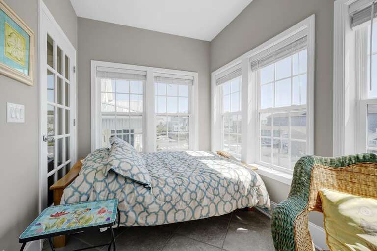 FAIR HAVEN -SUN ROOM WITH QUEEN FUTON BED FAIR HAVEN -SUN ROOM WITH QUEEN FUTON BED