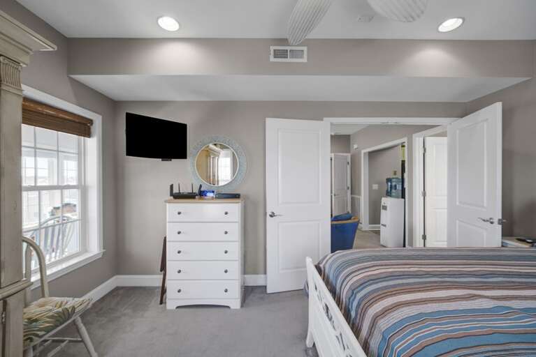 FAIR HAVEN -WITH FLAT SCREEN TV FAIR HAVEN -WITH FLAT SCREEN TV