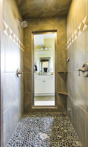 MASTER SUITE- DOUBLE SHOWER MASTER SUITE- DOUBLE SHOWER