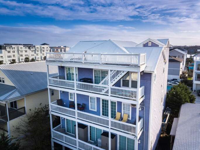 MASTER SUITE IS 2ND FLOOR DECK