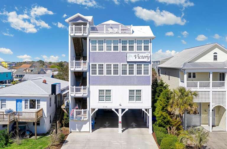 PENTHOUSE ON TOP FLOOR PENTHOUSE ON TOP FLOOR