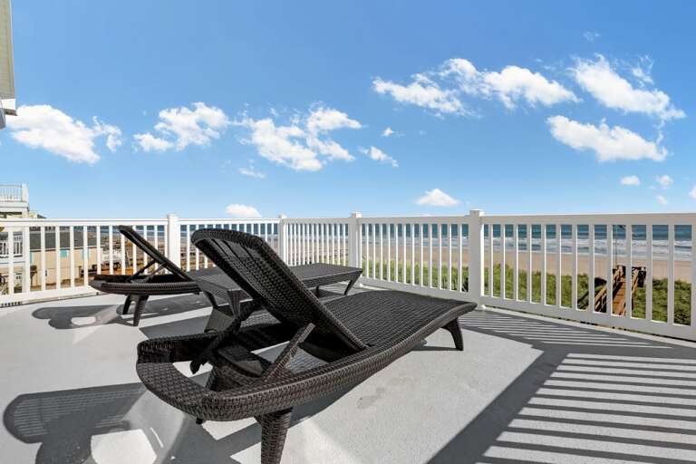 DECK OFF MASTER & BONUS ROOM 2ND FLOOR DECK OFF MASTER & BONUS ROOM 2ND FLOOR