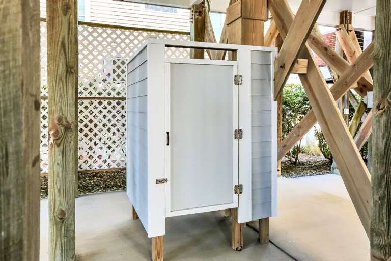 ENCLOSED OUTDOOR SHOWER ENCLOSED OUTDOOR SHOWER