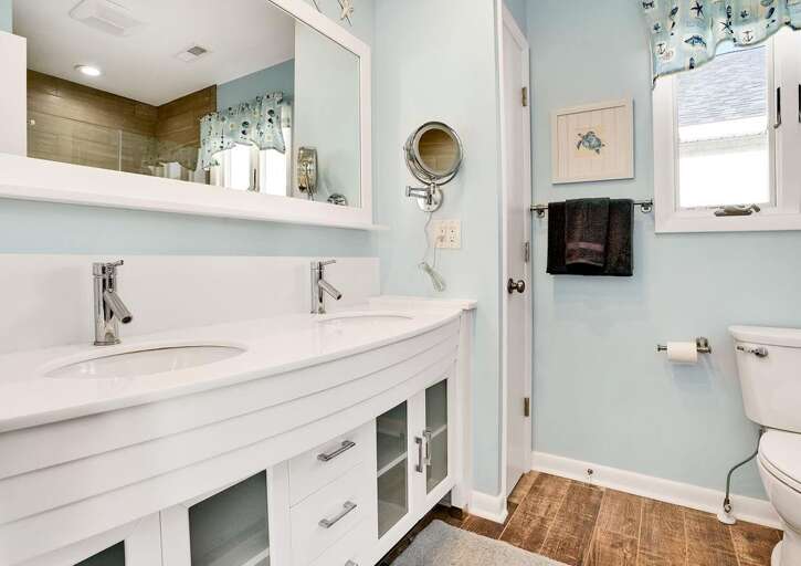 EN SUITE WITH WALK-IN SHOWER & DOUBLE SINK