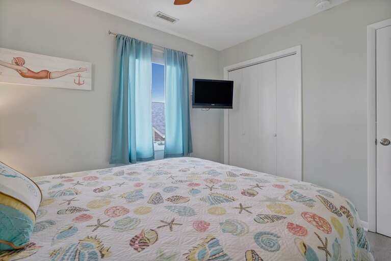 QUEEN BEDROOM VIEW 2