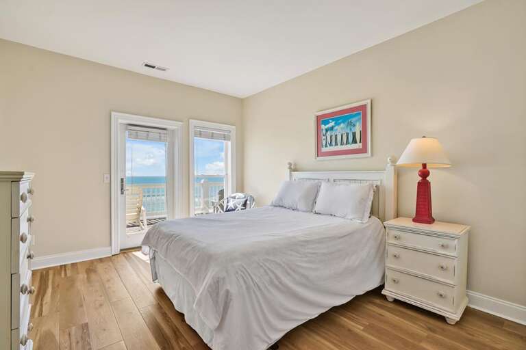 3RD FLOOR OCEANFRONT QUEEN WITH DECK 3RD FLOOR OCEANFRONT QUEEN WITH DECK