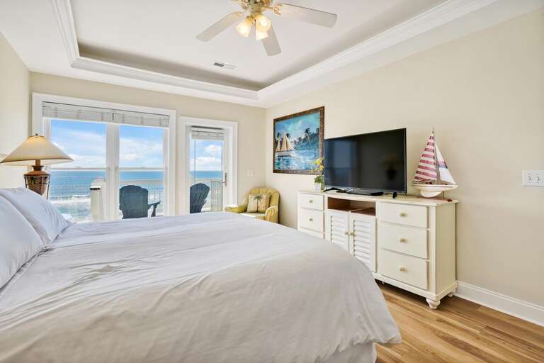 3RD FLOOR KING OCEANFRONT WITH ENSUITE & DECK 2 3RD FLOOR KING OCEANFRONT WITH ENSUITE & DECK 2