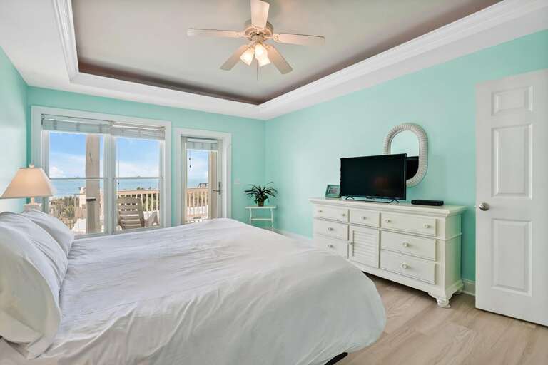 1ST OCEANFRONT PRIMARY KING BEDROOM WITH EN SUITE 1ST OCEANFRONT PRIMARY KING BEDROOM WITH EN SUITE