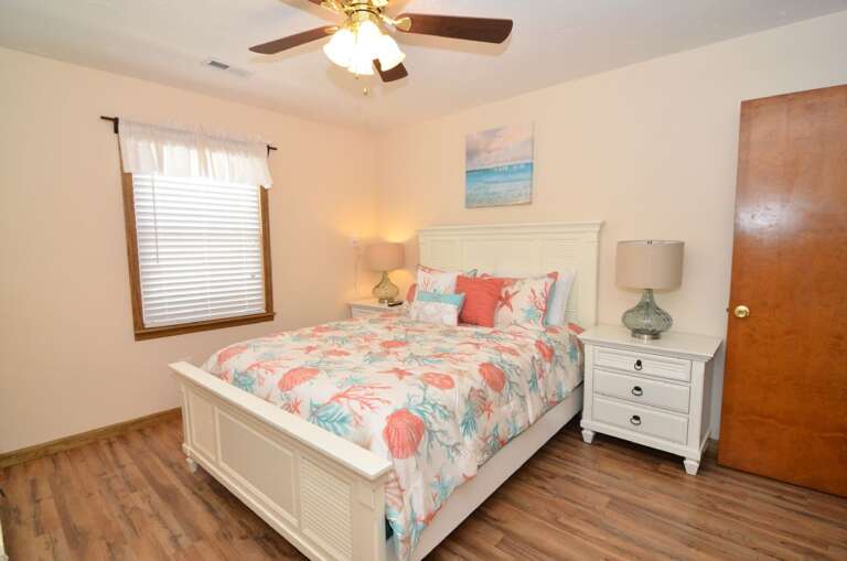 QUEEN BEDROOM QUEEN BEDROOM