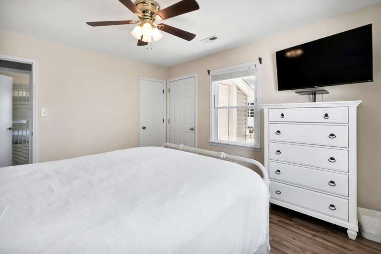 QUEEN BEDROOM VIEW 2
