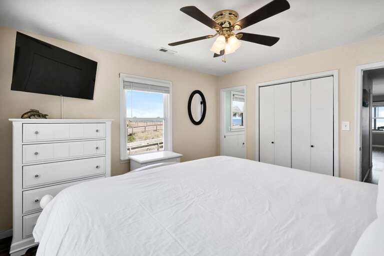 PRIMARY KING WITH ENSUITE VIEW 2