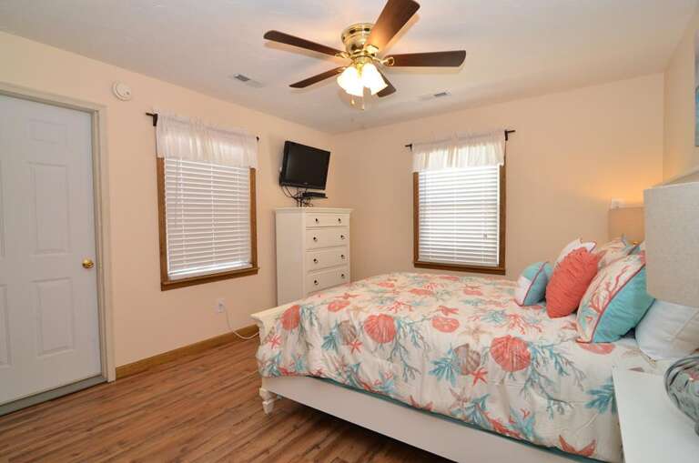 QUEEN BEDROOM WITH FLAT SCREEN TV QUEEN BEDROOM WITH FLAT SCREEN TV