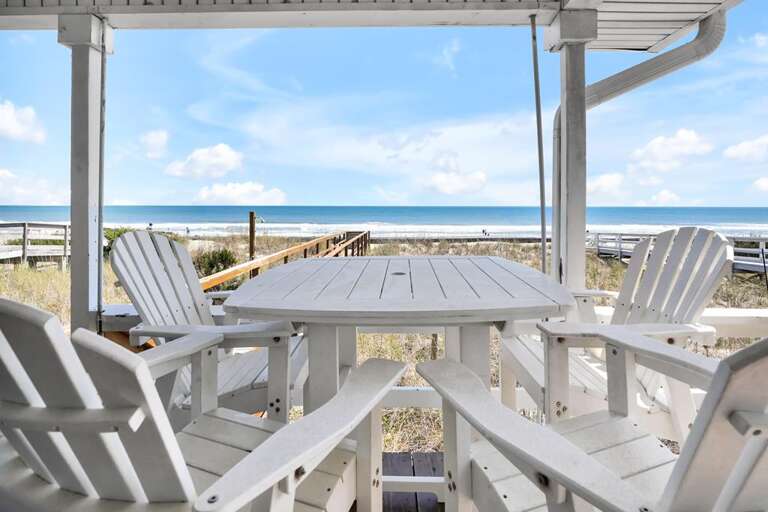 DINING TABLE ON DECK 