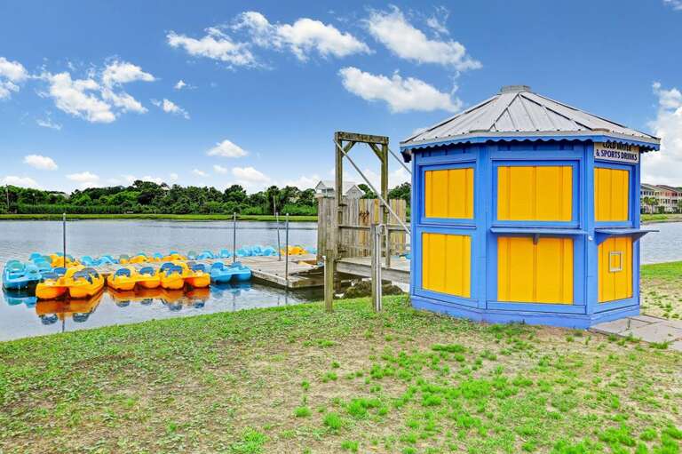 CANOE & PADDLE BOATS NEARBY