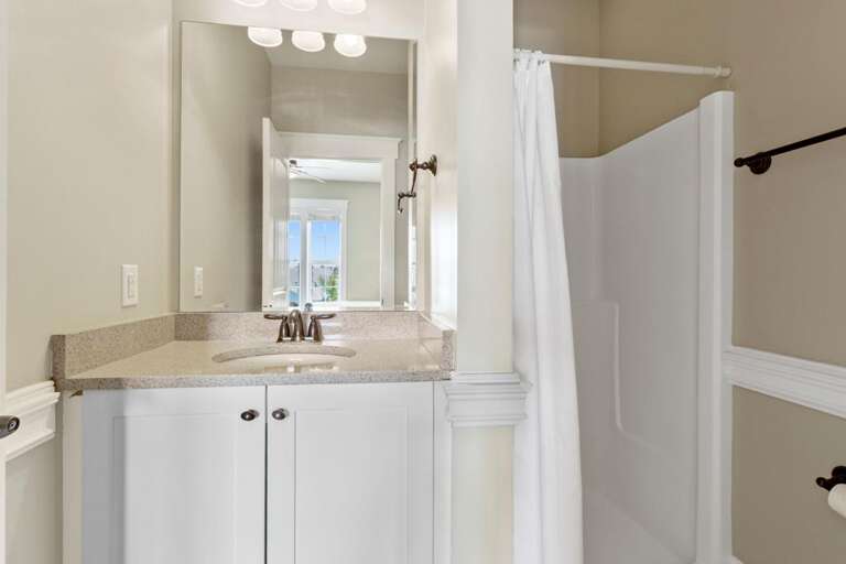 KING BEDROOM ENSUITE-2ND FLOOR