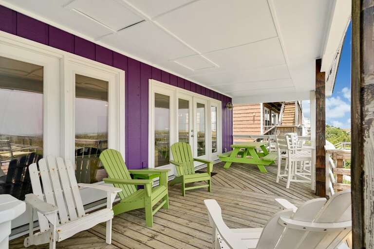 PLENTY OF SEATING FOR EVERYONE