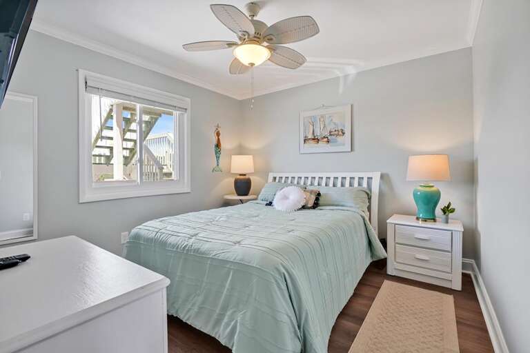 QUEEN BEDROOM QUEEN BEDROOM