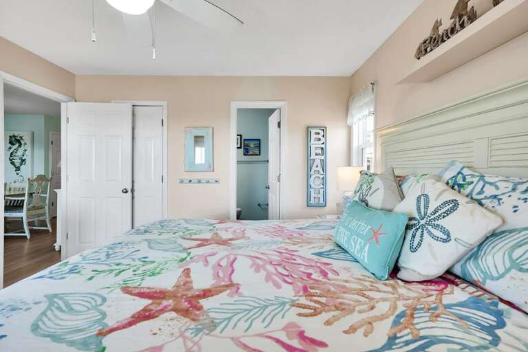 KING PRIMARY WITH ENSUITE AND BALCONY