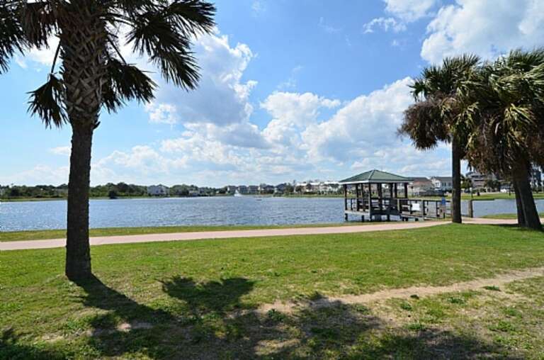 CAROLINA BEACH LAKE & PARK ACROSS STREET