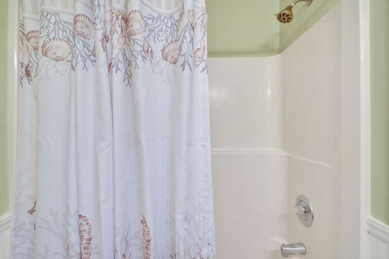 EN SUITE WITH TUB/SHOWER COMBO