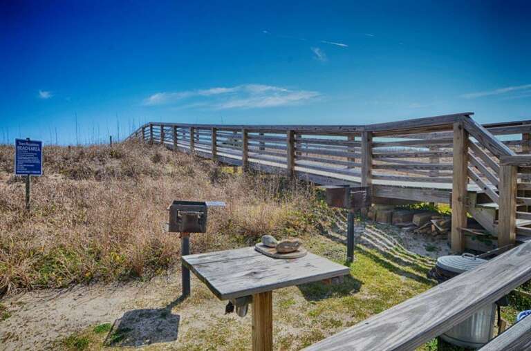 CHARCOAL GRILL AT COMPLEX