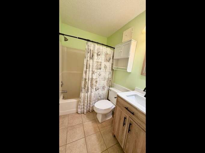 FULL SHARED HALL BATHROOM