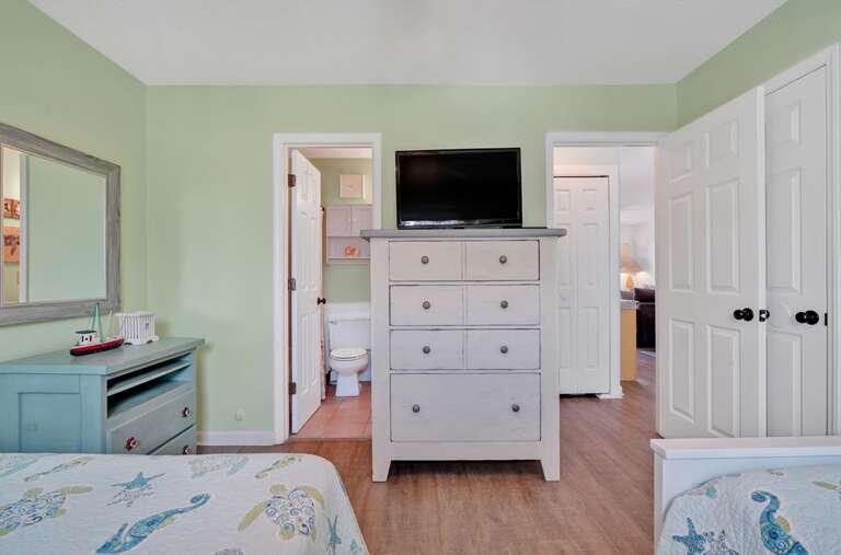 QUEEN & TWIN DAY BED W/TWIN TRUNDLE VIEW 2