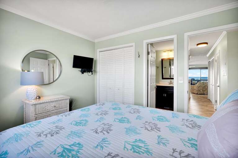 GUEST BEDROOM -WITH TV AND ACCESS TO HALL BATH