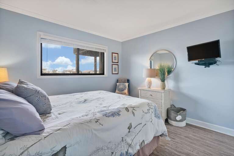 GUEST BEDROOM -WITH TV GUEST BEDROOM -WITH TV