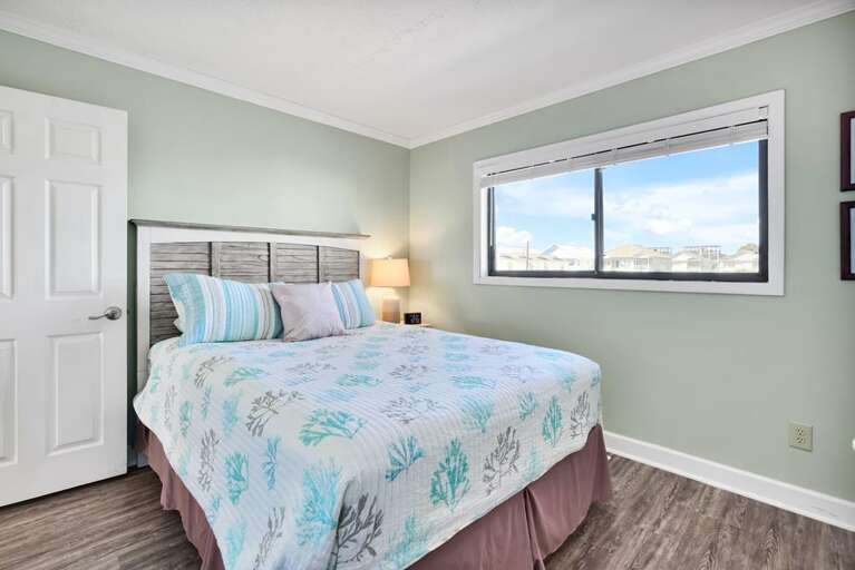 GUEST BEDROOM -QUEEN