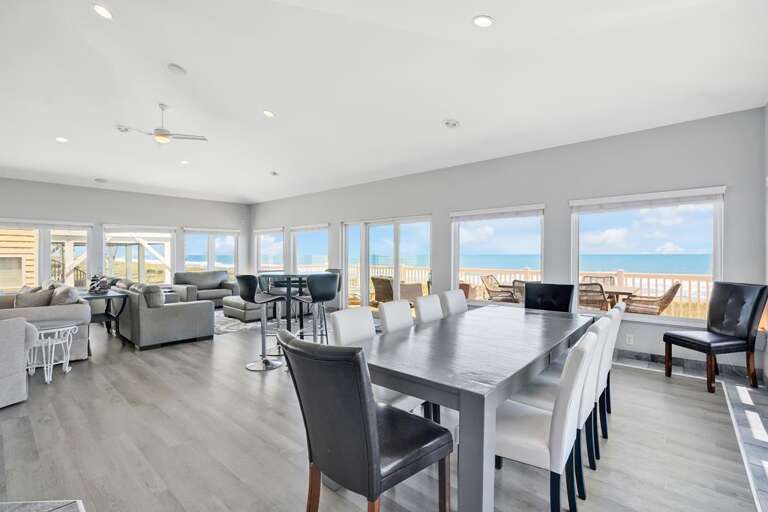 OCEANFRONT DINING & LIVING SPACE