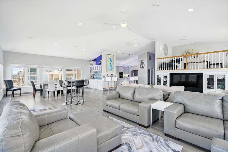 OCEANFRONT LIVING AREA VIEW 3
