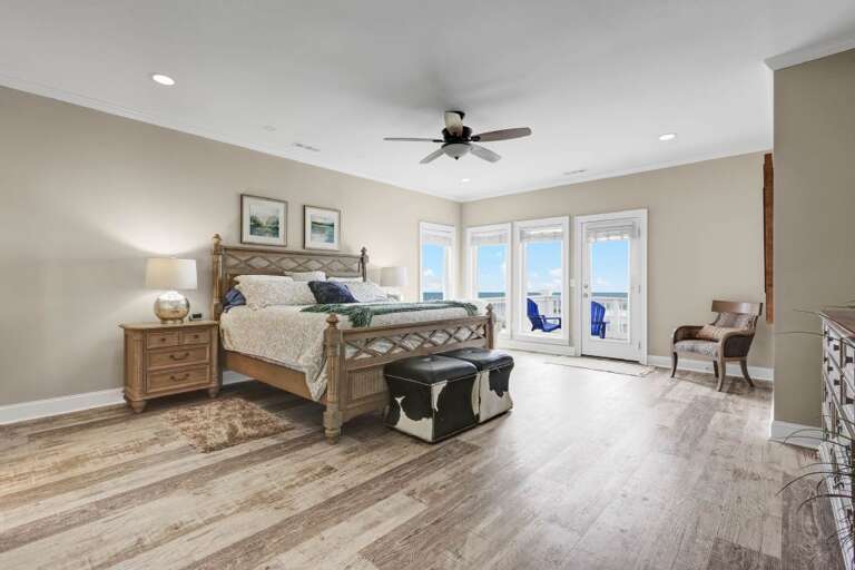 KING MASTER BEDROOM 3RD FLOOR