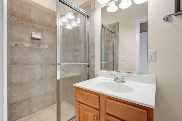 KING BEDROOM EN SUITE W/ WALK IN SHOWER